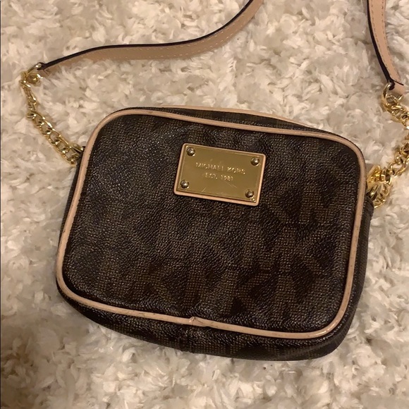 Michael Kors Handbags - Michael Kors Crossbody Purse